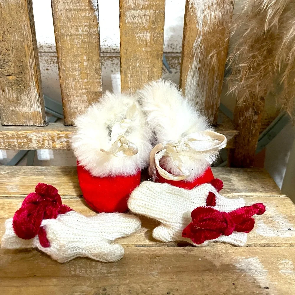 Christmas Velvet Red Slippers/Mittens Set Doll NEW
